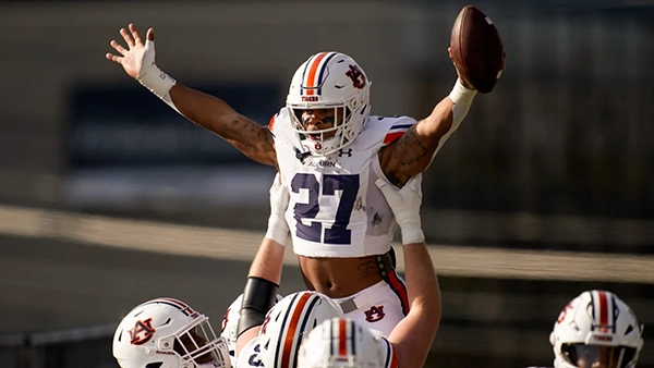 SEC Showdown: Auburn Hosts Arkansas – Betting Predictions & Picks